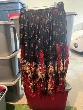 Bohemian Black and Red Floral Maxi Skirt mp58